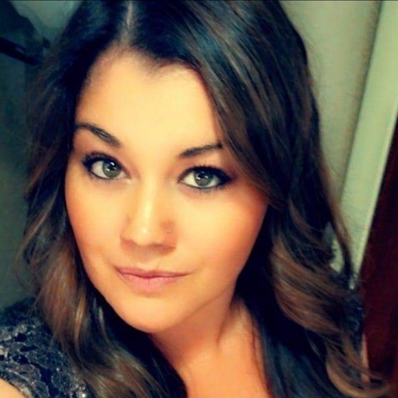 Meet your Posher, Jennifer - Picture 3 of 3